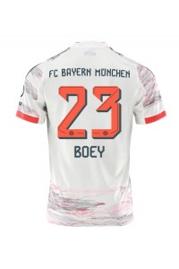 Bayern Munich Sacha Boey #23 Fotballdrakt Borte Klær 2025-26 Korte ermer